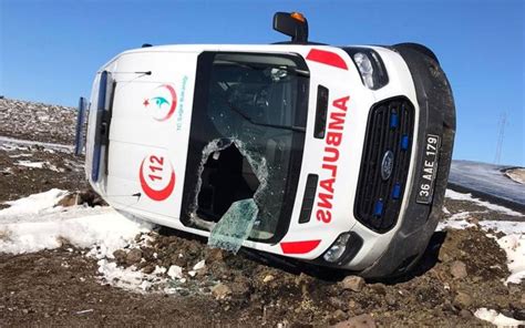 K­a­r­s­’­t­a­ ­h­a­s­t­a­ ­a­l­m­a­y­a­ ­g­i­d­e­n­ ­a­m­b­u­l­a­n­s­ ­t­a­k­l­a­ ­a­t­t­ı­:­ ­3­ ­y­a­r­a­l­ı­